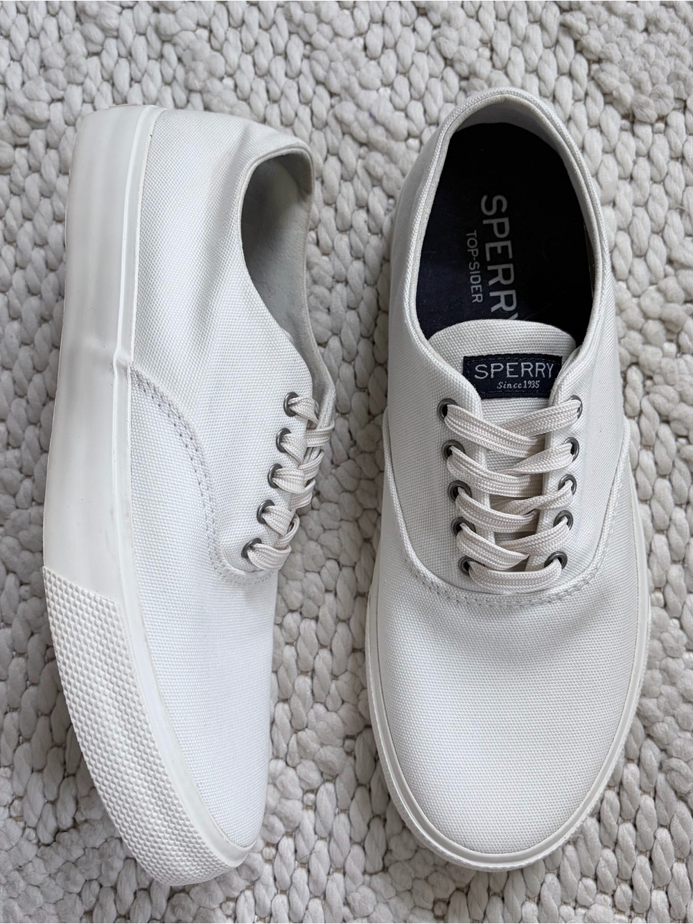 SPERRY White Canvas Boat Sneakers Womens 7 EUC - like new!